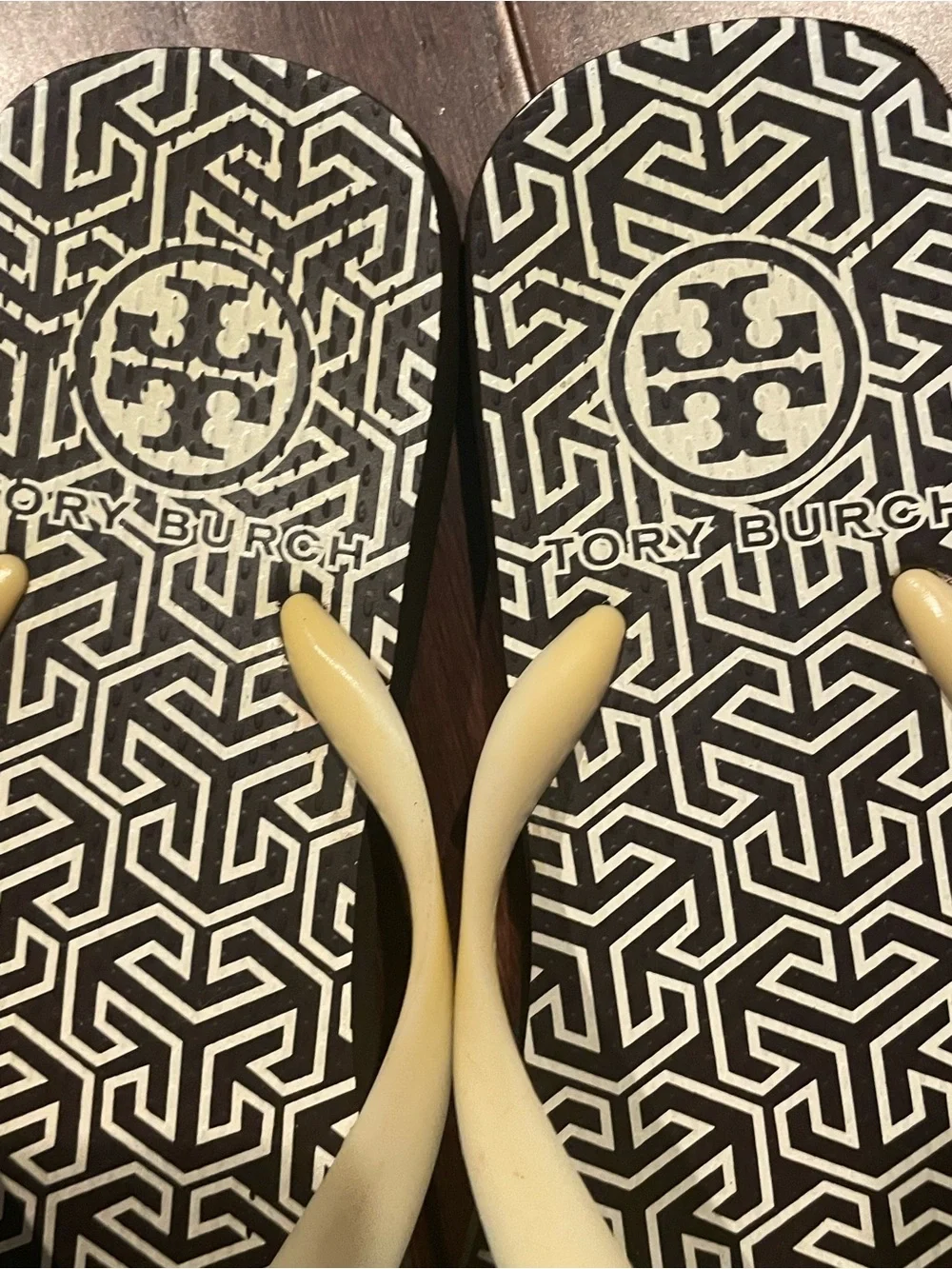 Tory Burch Logo Print Rubber Flip Flops Thong Sandals Black Ivory Women’s Size 7